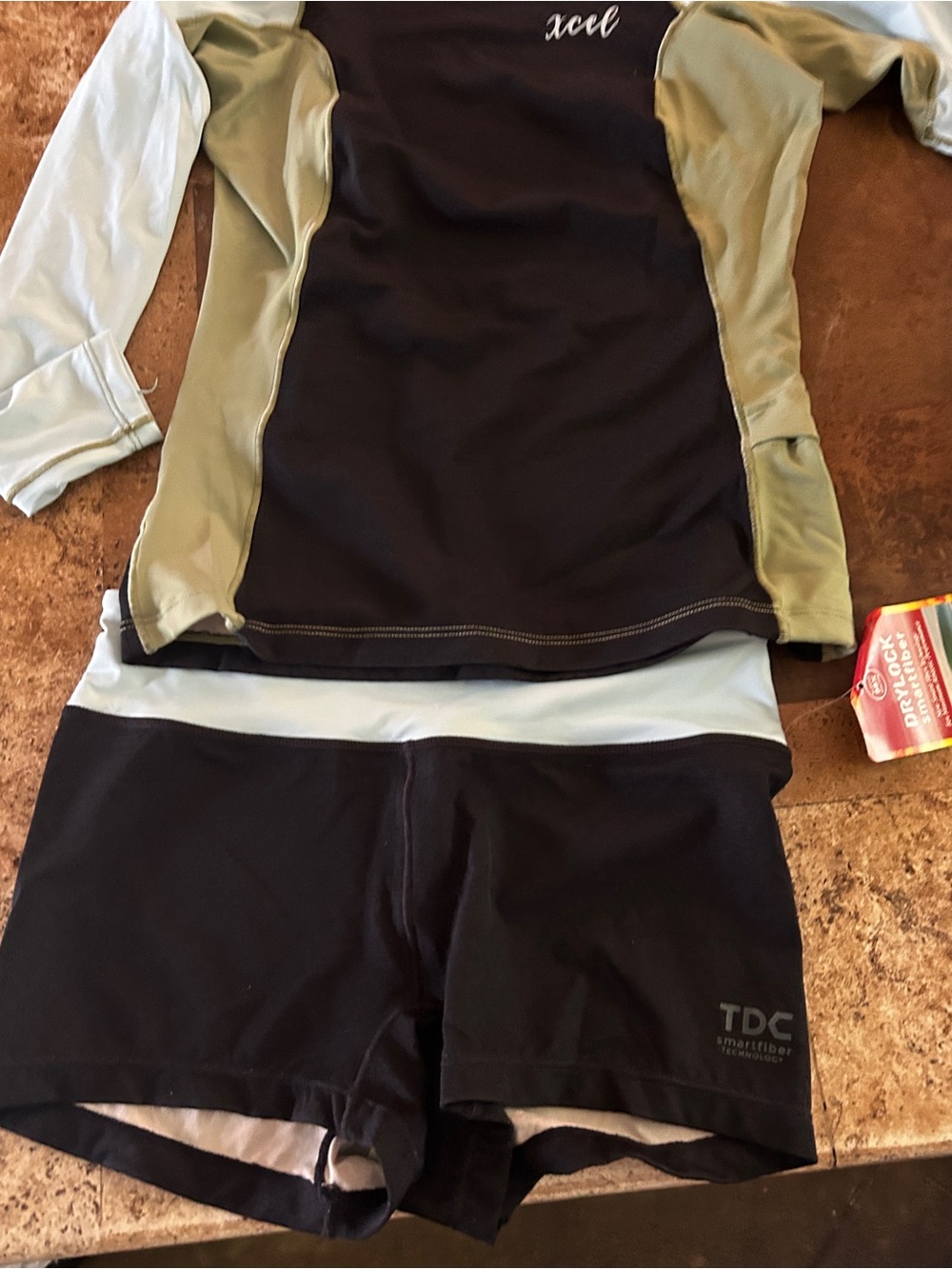 BNWT Xcel Long Sleeve Rash Guard & Boardshorts Set - Black, Olive & Light Blue - Picture 2 of 9
